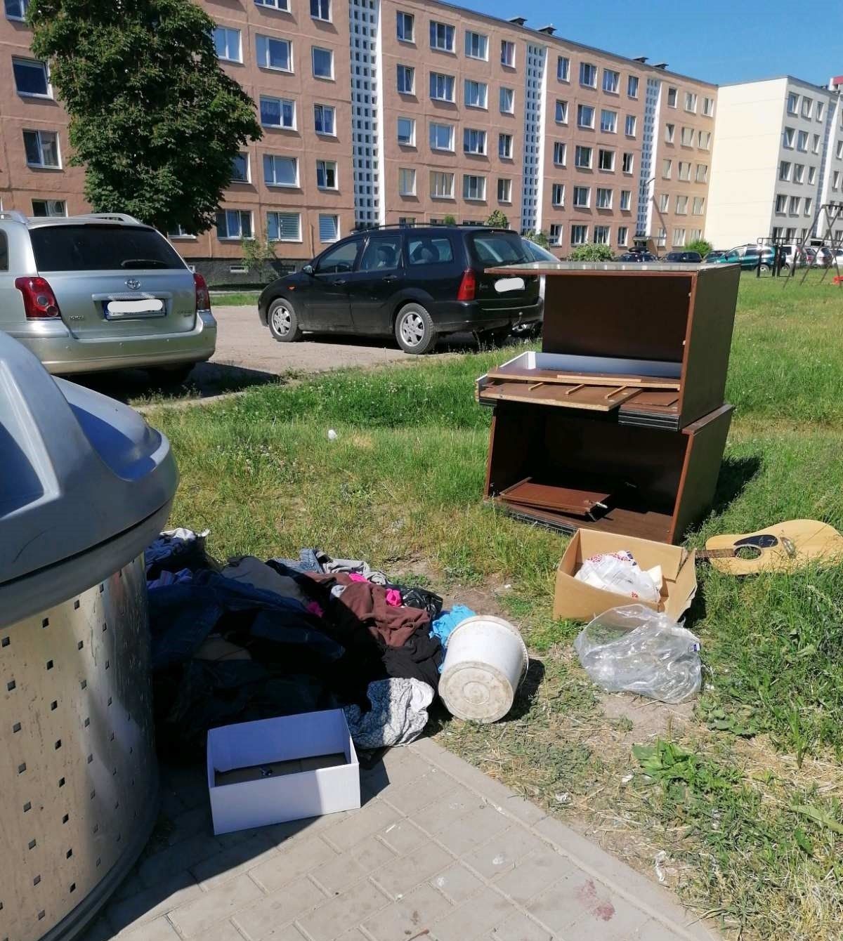 Baldai Prie Konteinerių 002