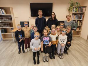 Knygu Kurejai Su Gandriuku Grupe Mokytoja Rene Karsokiene